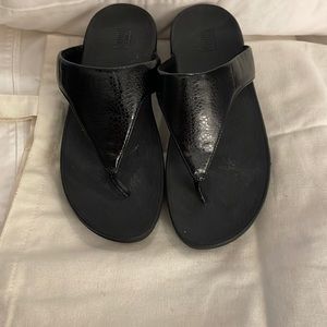 Fit Flop Black Patent Thong sandal